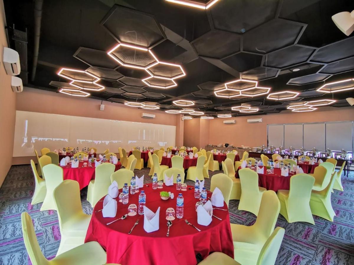 The Zuri Dumai Hotel Exterior foto